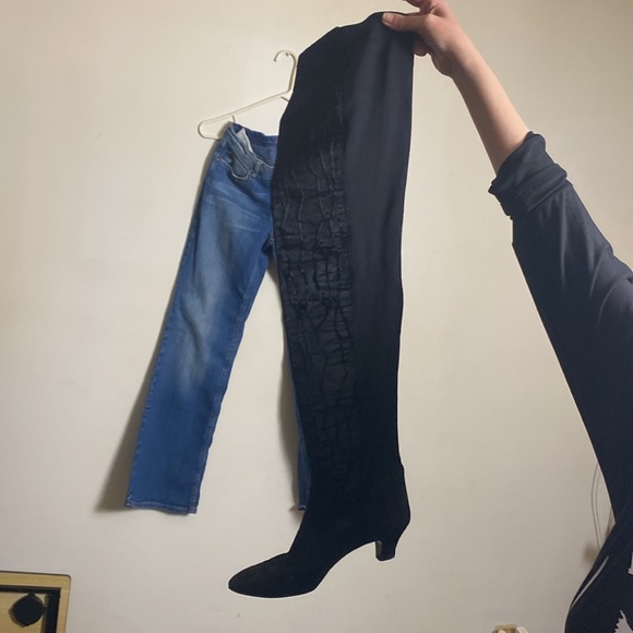 Up for sale is a pair of Mario Valentino long stretch boots. An amazing deal! - Picture 6 of 6